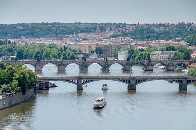 prague-1566846_640