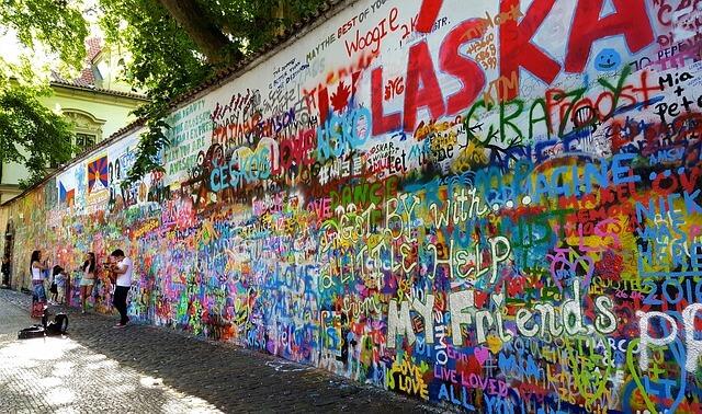 הקיר של ג'ון לנון בפראג