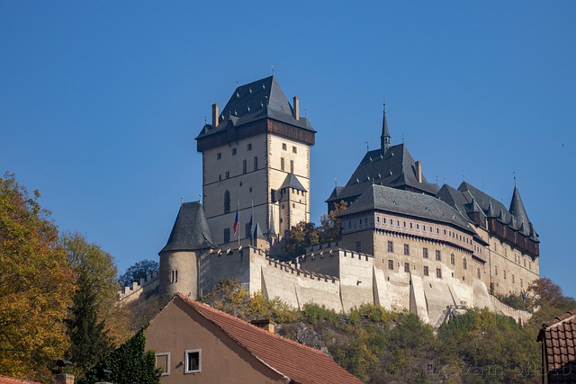 טירת קרלשטיין הפכה להיות אחד היעדים הכי פופולריים בפראג