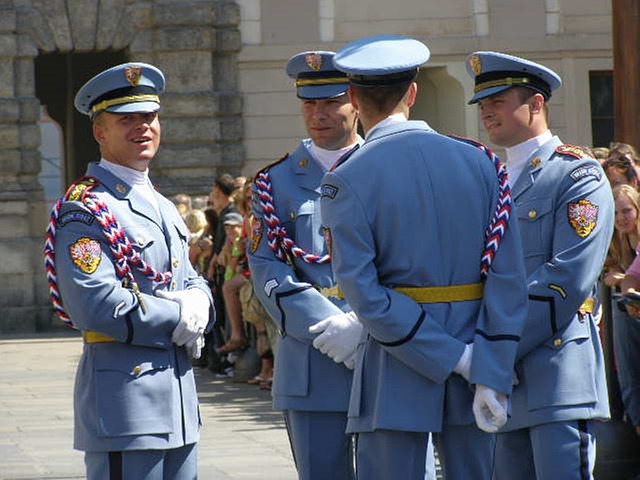 השומרים הנשיאותיים שייכים ליחידה מיוחדת של הצבא של צ'כיה